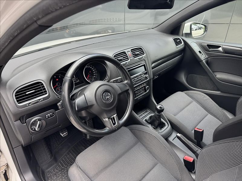 Volkswagen Golf 1,2 TSI 77kW Comfortline ČR - fotka 9 z 30