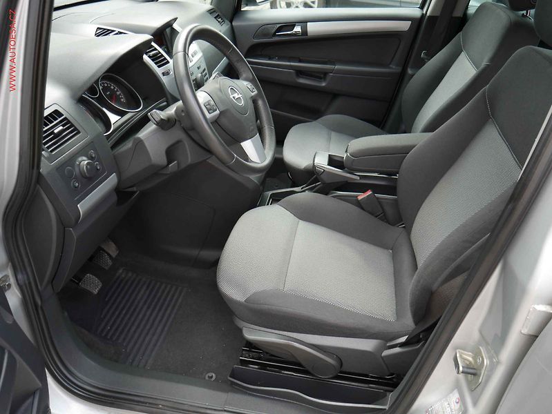 Opel Zafira (2012) 1.8i, AC, výhřev sed - fotka 9 z 19