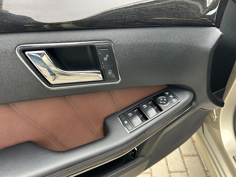 Mercedes-Benz Třídy E E350 CDI BlueEFFICIENCY 4Matic - fotka 13 z 45