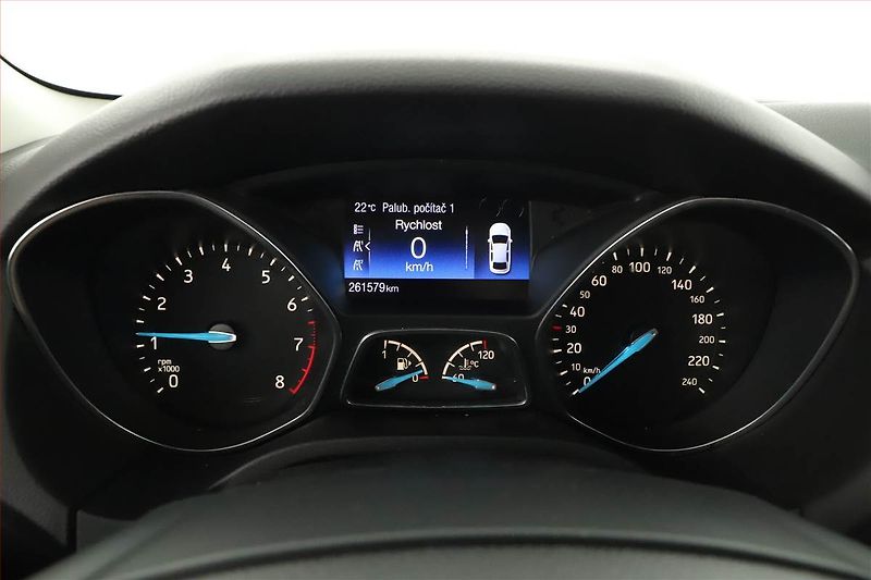 Ford Focus (2015) 1.5 EcoBoost, Xenony, Tempomat - fotka 9 z 18