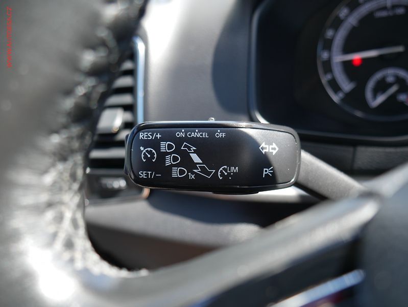 Škoda Karoq (2018) 1.6 TDI, ČR, Ambition, TZ - fotka 17 z 19
