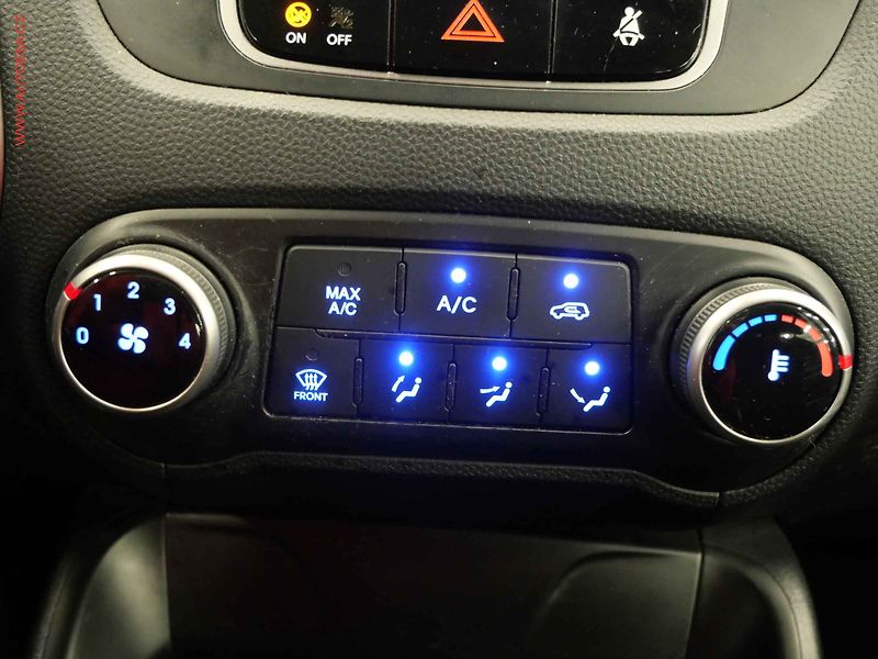 Hyundai ix35 (2011) 1.6GDI, ČR, AC, temp - fotka 17 z 19