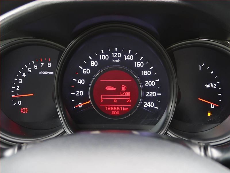 Kia Ceed (2015) Silver 1.4 CVVT - fotka 11 z 17