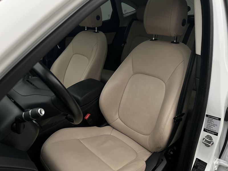 Jaguar E-Pace P250 AWD AUT - fotka 15 z 44