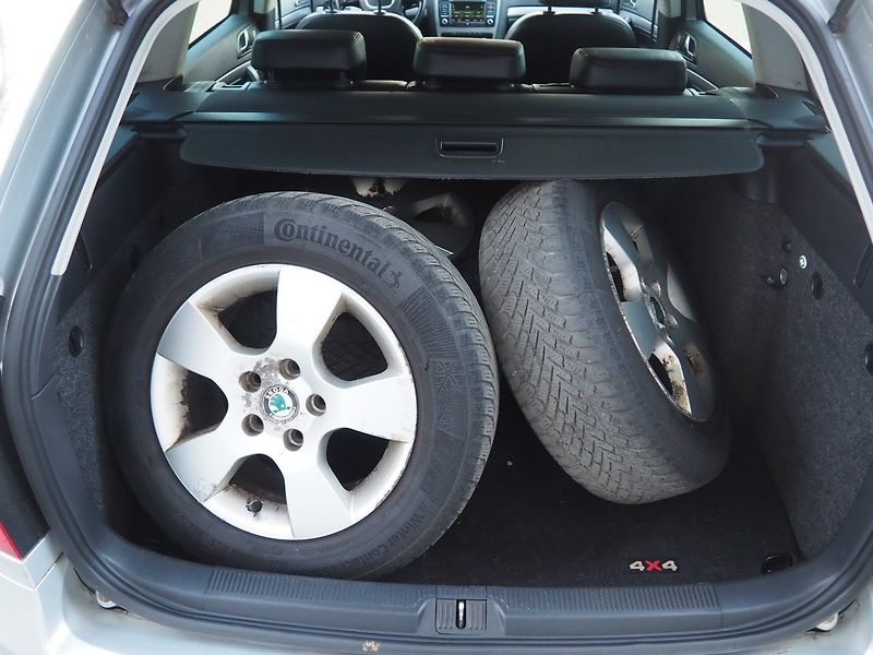 Škoda Octavia (2008) 2.0 TDI, 103 kW, 4x4, Style - fotka 13 z 38