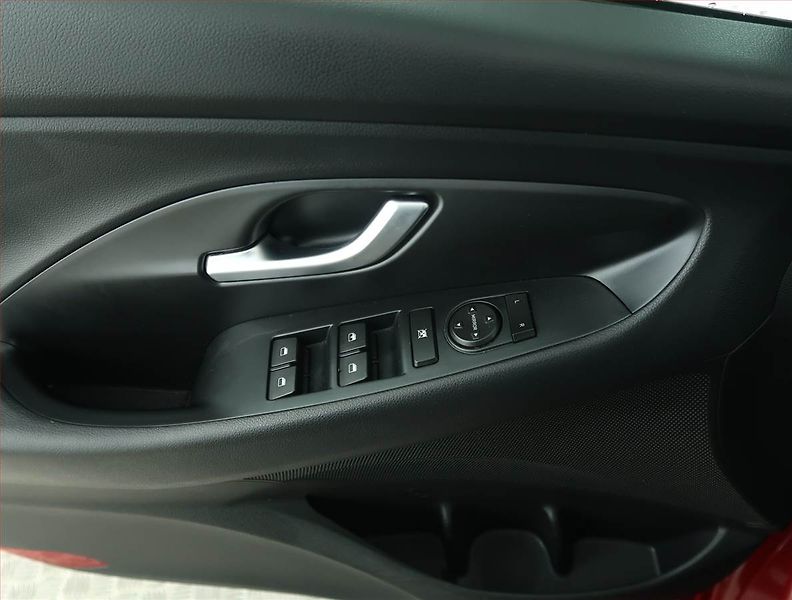 Hyundai i30 (2018) 1.4 T-GDI, Tempomat - fotka 15 z 16