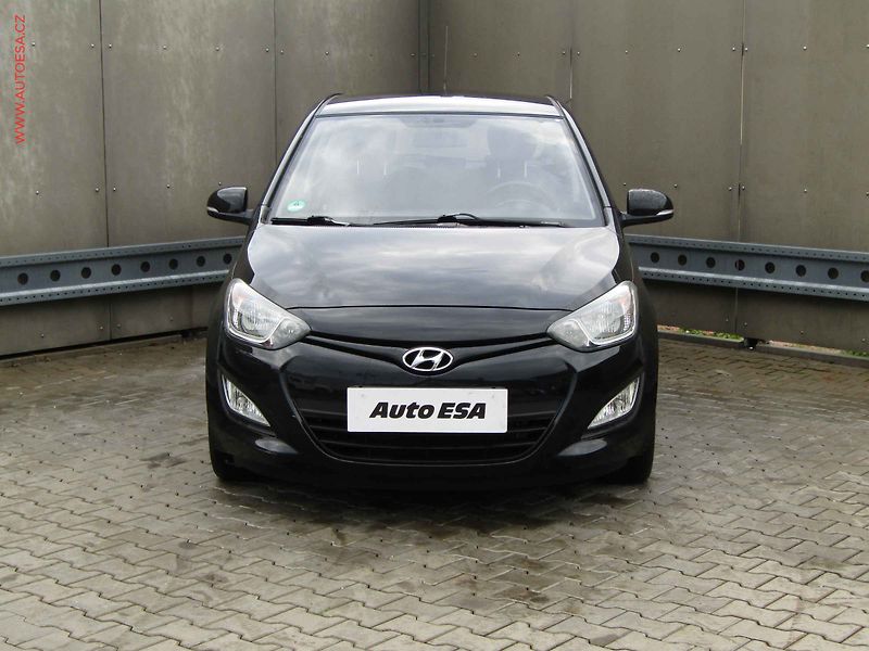 Hyundai i20 (2013) 1.2i, Klima - fotka 2 z 16