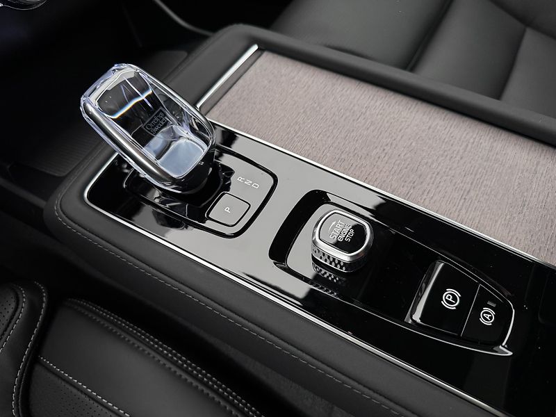 Volvo XC90 (2026) T8 AWD RECHARGE ULTRA DARK 7m - fotka 24 z 28