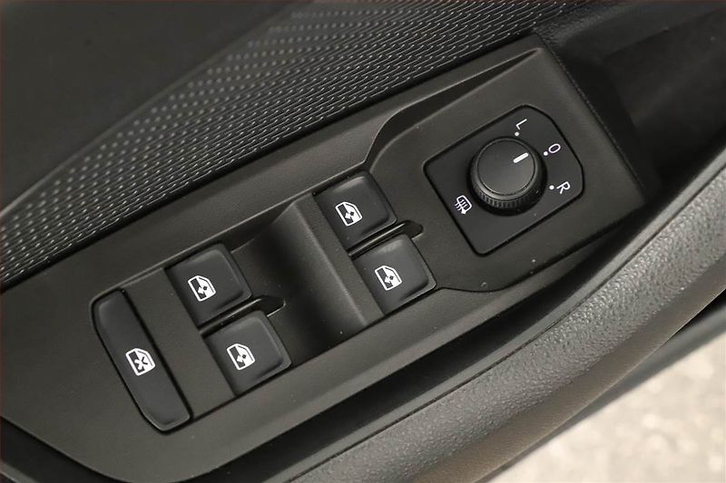 Škoda Octavia (2023) Ambition 1.0 TSI e-tec - fotka 9 z 20