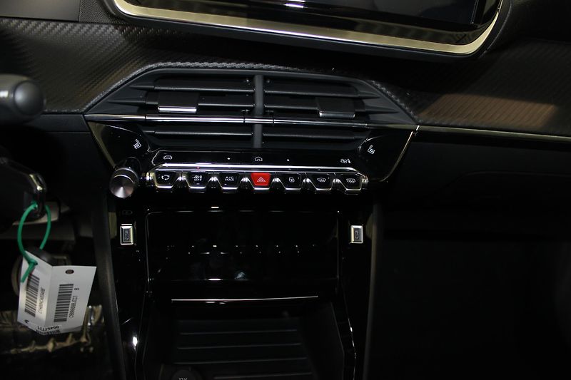 Peugeot 2008 (2026) 2008 ALLURE Hybrid 145 e-DCS6 - fotka 11 z 17