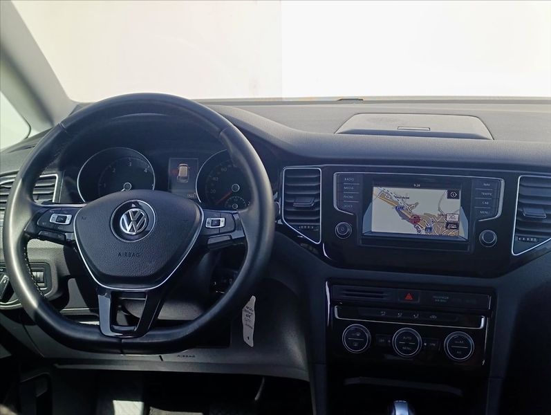 Volkswagen Golf Sportsvan 1,6 TDi DSG Navigace Tempomat - fotka 15 z 35