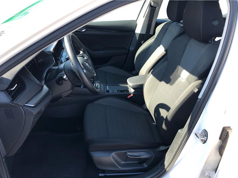 Škoda Octavia 2.0 TDI Ambition - fotka 11 z 28