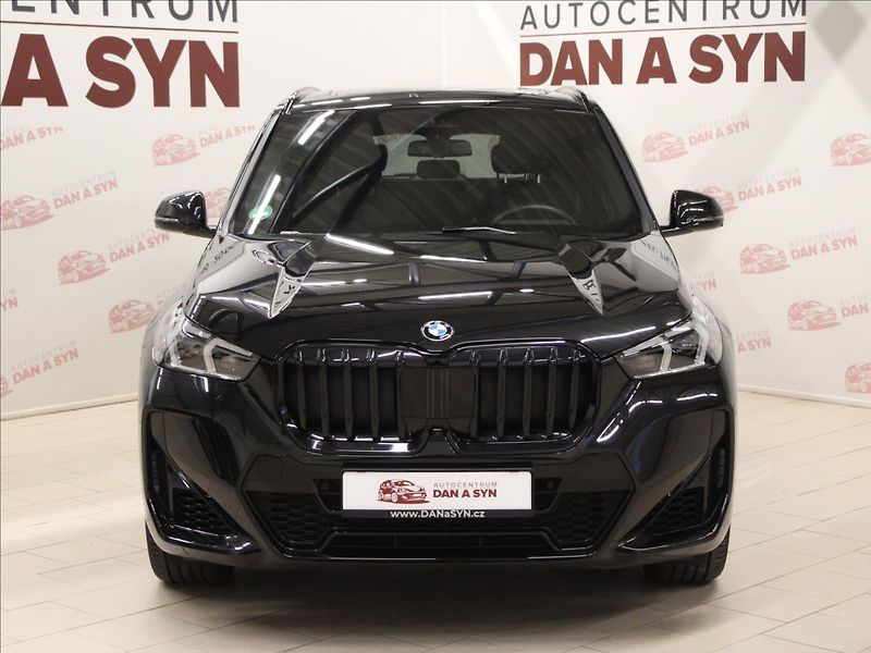 BMW X1 2,0 xDrive 23i M-paket zánovní - fotka 2 z 34