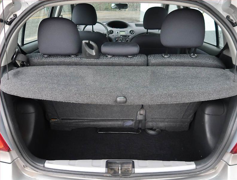 Toyota Yaris (2004) 1.0 VVT-i, po STK, servisované - fotka 13 z 14