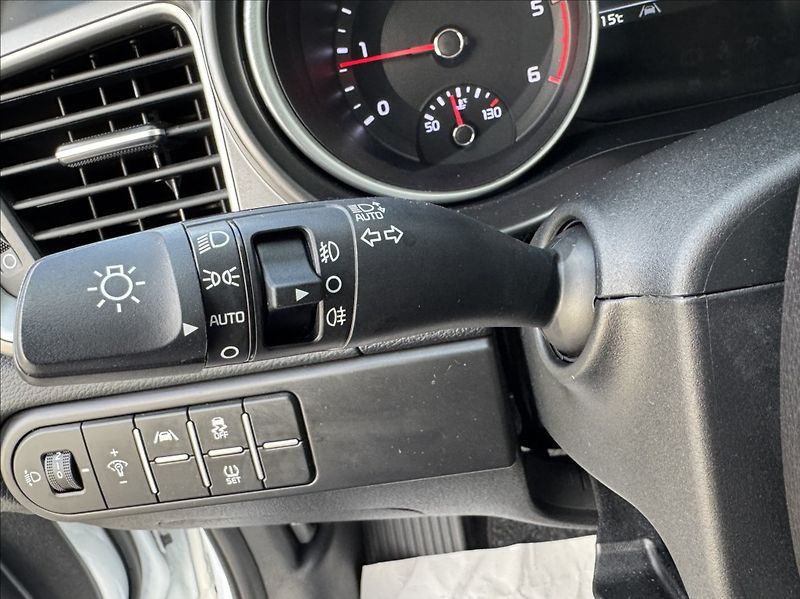 Kia Ceed 1,6 CRDi SW FRESH DPH 1.maj ČR - fotka 30 z 50
