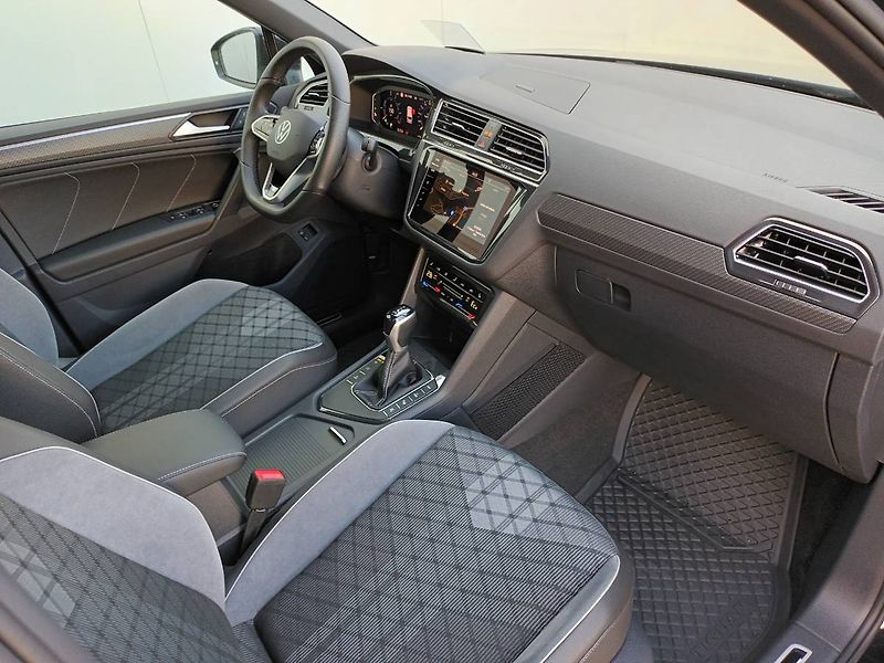 Volkswagen Tiguan (2023) R-Line 1,4 TSI / 180 kW eHybri - fotka 23 z 30