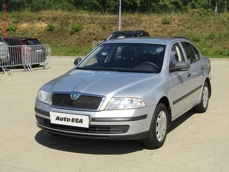 Škoda Octavia (2011) 1.4 16V, ČR, AC - fotka 3 z 12