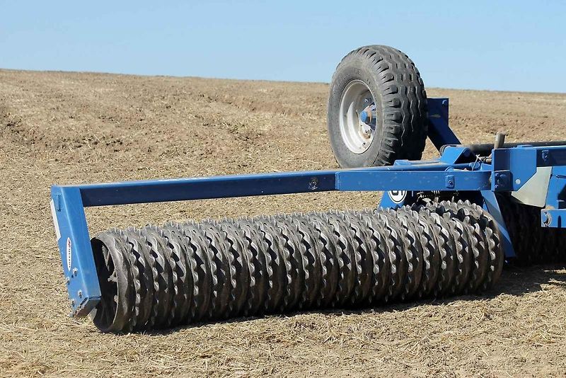 Nový traktor Řady 6 představila společnost Zetor Tractors na poli u Vážan nad Litavou. Začala jeho sériová výroba.