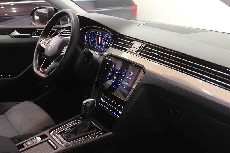Volkswagen Passat (2020) 2.0TDI DSG Navi Tažné Display - fotka 9 z 25