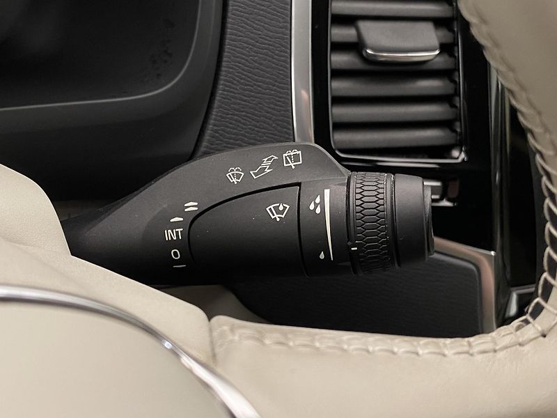 Volvo XC90 B5 AWD CORE AUT CZ - fotka 23 z 58