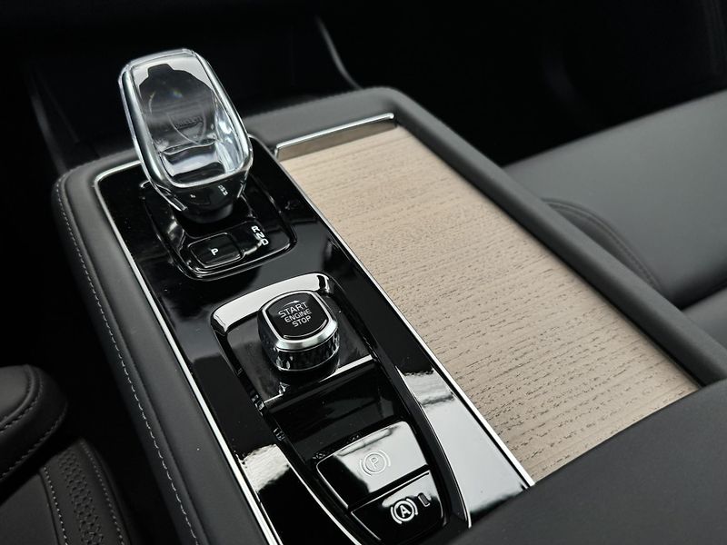 Volvo XC90 T8 AWD PLUS BRIGHT/ 360 / kola - fotka 20 z 62