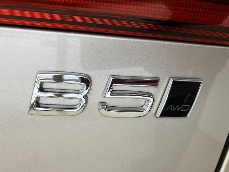 Volvo XC60 B5 AWD Ultra Bright-REZERVACE - fotka 12 z 53