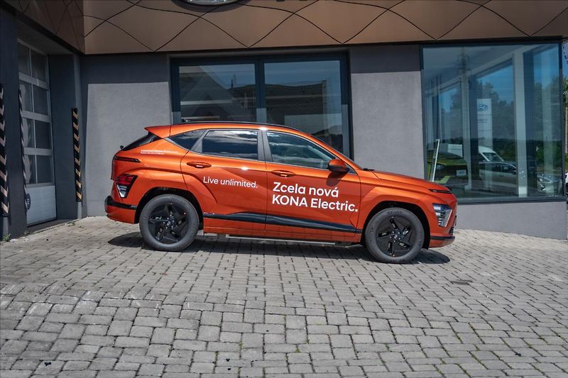 Hyundai Kona (2026) EV 64,8 CZECH EDITION BLACK - fotka 3 z 16