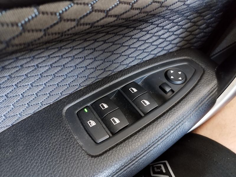 BMW Řada 1 (2017) 120I,135KW,MANUÁL.ALU,NAVI - fotka 28 z 29