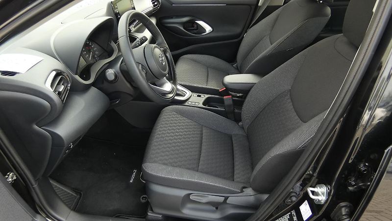 Mazda 2 1.5 Hybrid e-CVT Centre-line - fotka 18 z 22