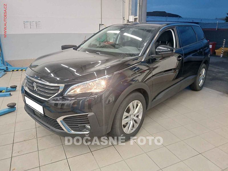 Peugeot 5008 (2019) 1.2, servis.kniha - fotka 1 z 3