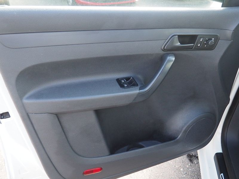 Volkswagen Caddy (2014) 1.6 TDI, 75 kW - fotka 9 z 25