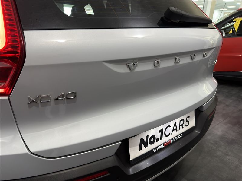 Volvo XC40 2,0   D4 INSCRIPTION ZÁRUKA 28 - fotka 34 z 46