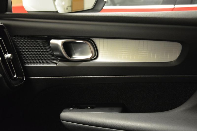Volvo XC40 (2020) 2,0 D3 DRIVE-E Momentum PRO Aw - fotka 41 z 45