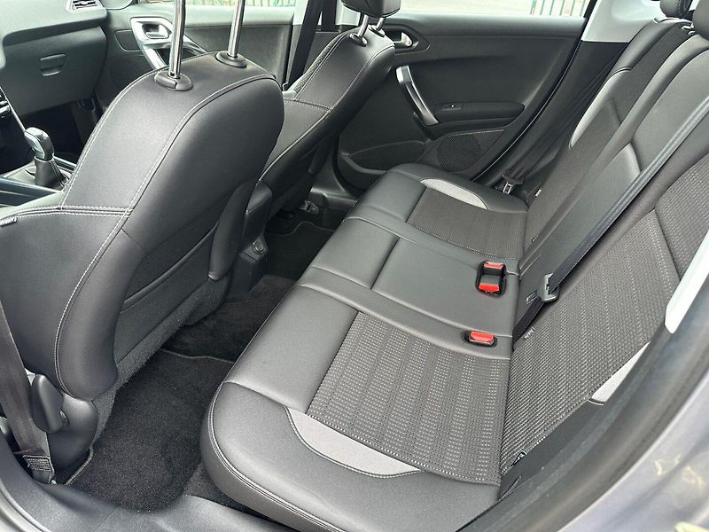 Peugeot 2008 (2014) 1.6Hdi 68Kw Allure - fotka 11 z 25