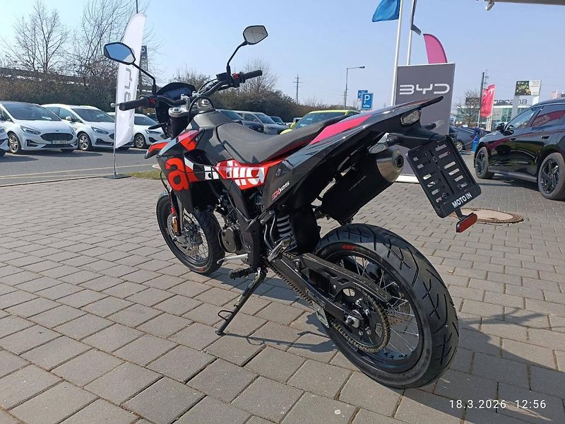 Aprilia SX 125 (2025) Varanus Black - fotka 5 z 11