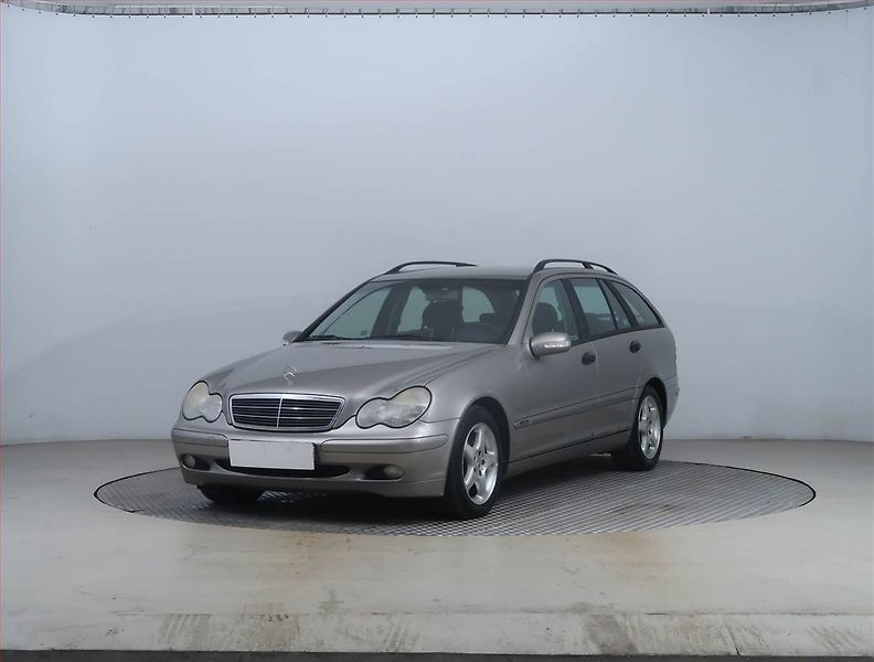Mercedes-Benz Třídy C (2002) Classic C 270 CDI - fotka 2 z 15