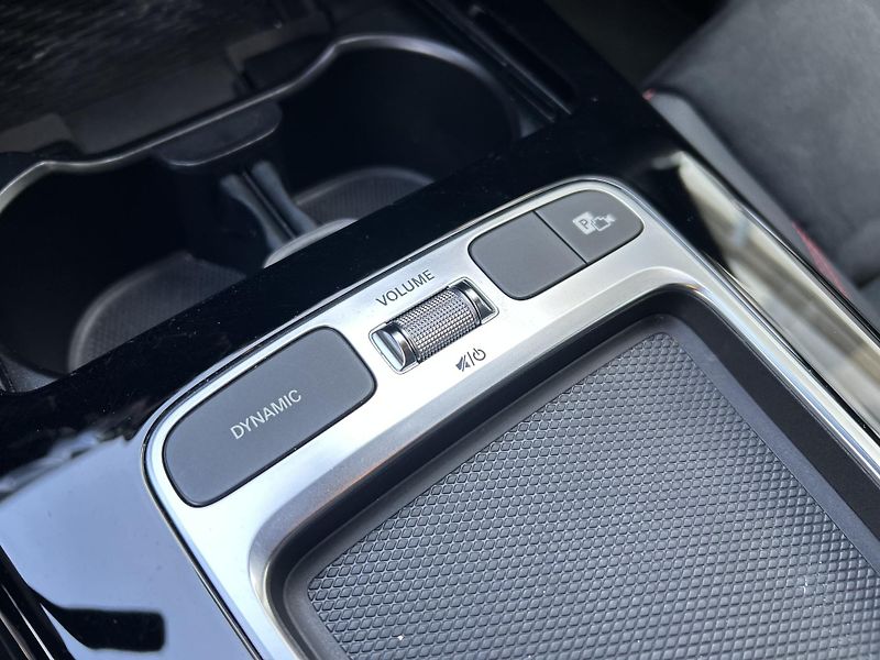 Mercedes-Benz CLA 200 Shooting Brake AMG - fotka 22 z 28