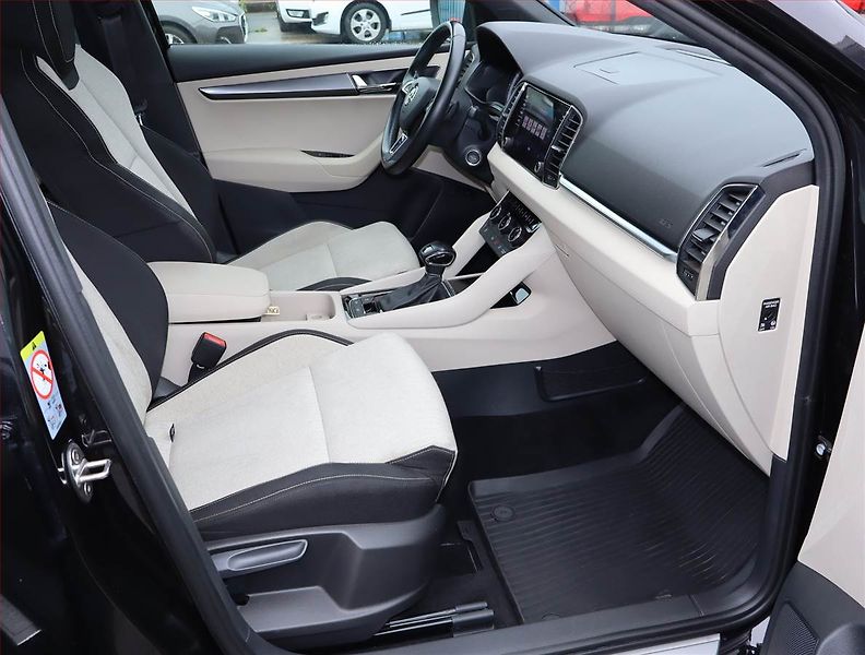 Škoda Karoq (2018) 1.6 TDI, Automat, Serv.kniha - fotka 9 z 19