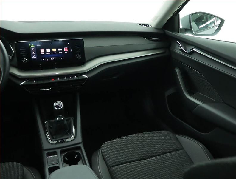 Škoda Octavia (2023) Ambition 2.0 TDI, ČR,1.maj - fotka 8 z 15