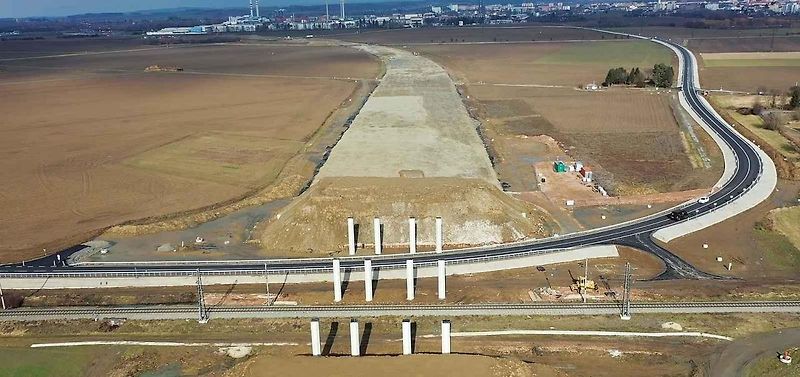 Stavba D1 Říkovice-Přerov, únor 2024. Pohled z výšky.