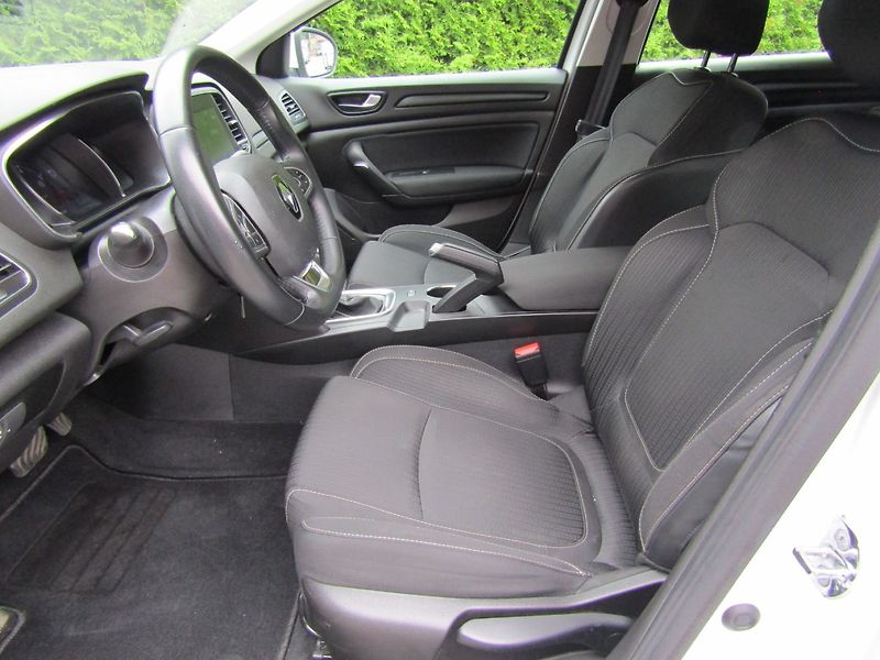 Renault Mégane (2019) 1.3 TCe  AUTOMAT - fotka 20 z 46