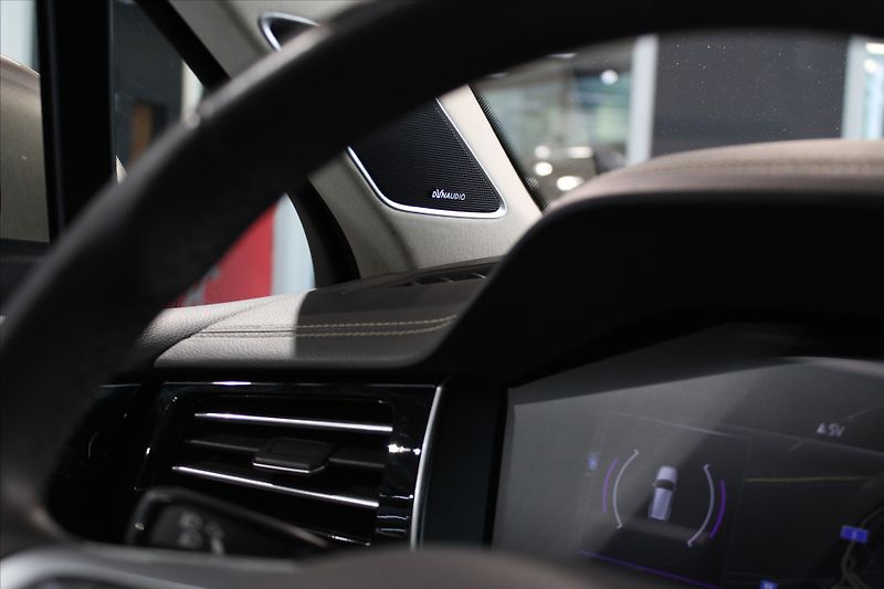 Volkswagen Touareg V6 TDi 210kW 4MOTION ACC/DYN/N - fotka 17 z 38