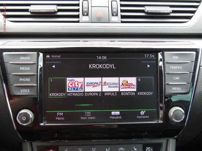Škoda Superb (2016) 2.0 TDi, Style, TZ, navi - fotka 18 z 23