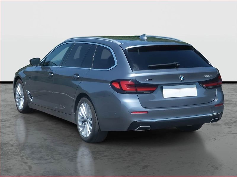 BMW Řada 5 (2021) Luxury Line 530e xDrive - fotka 4 z 19
