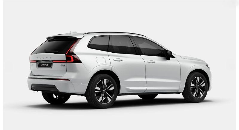 Volvo XC60 (2026) B5 AWD PLUS DARK AUT - fotka 5 z 14