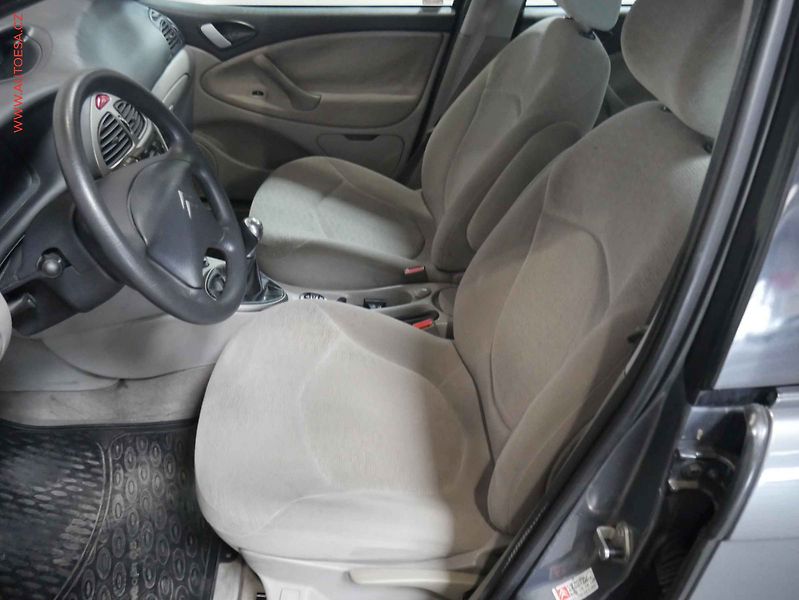 Citroën C5 (2004) 2.0 i, 2.maj,ČR, AAC - fotka 9 z 16
