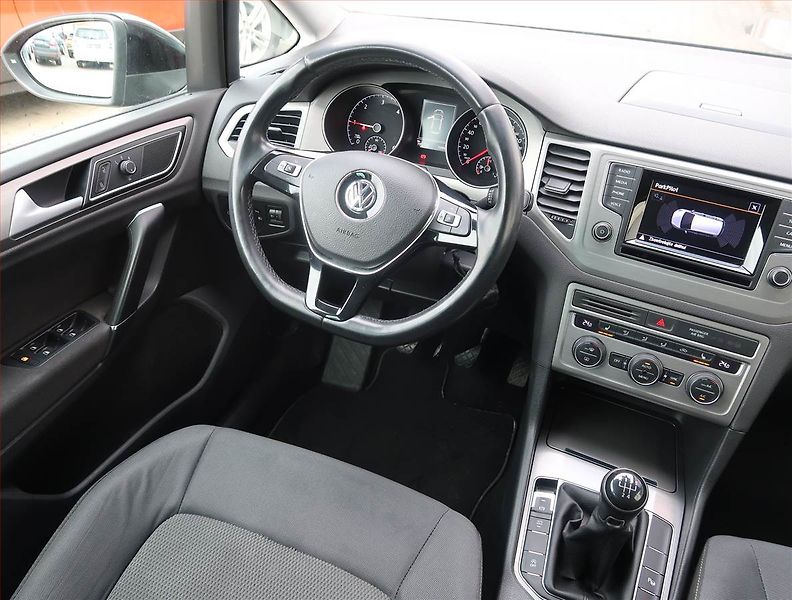 Volkswagen Golf Sportsvan (2014) 1.6 TDI, Navi, Park. senzory - fotka 7 z 16