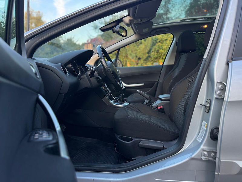 Peugeot 308 1.6i 1.MAJ. ČR GARÁŽOV. 45tkm - fotka 8 z 27