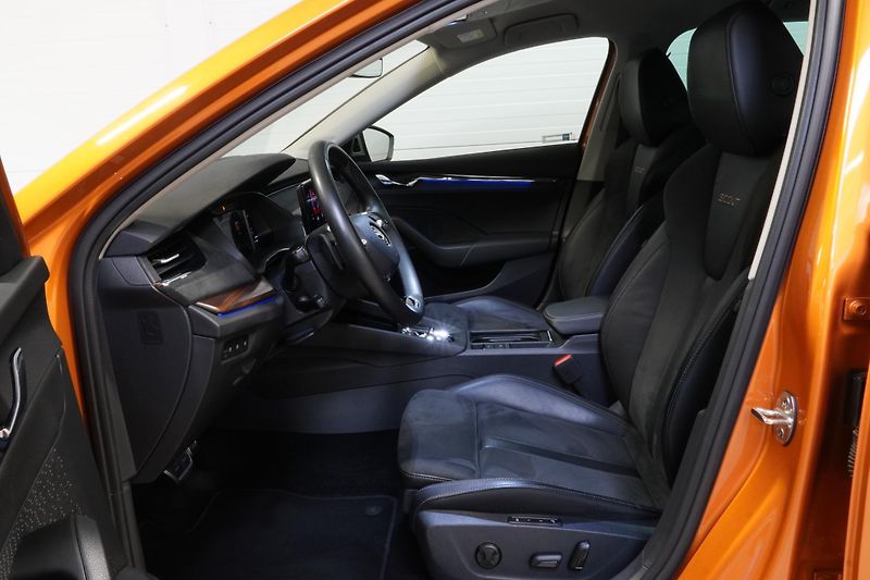 Škoda Octavia 2.0TDI 110kW,4x4,SCOUT,1MAJ,ČR - fotka 16 z 38