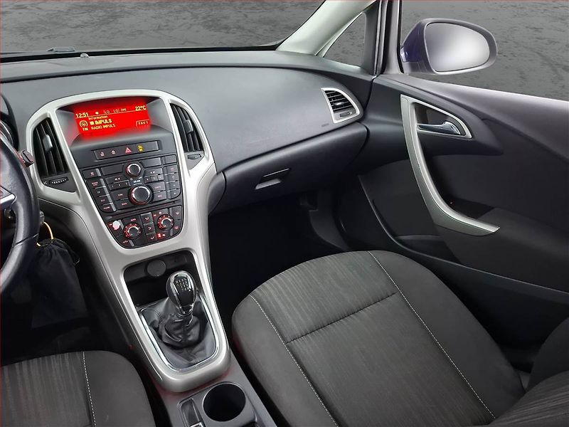 Opel Astra (2011) 1.7 CDTI, po STK, rezervace - fotka 8 z 15
